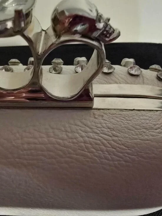 2000s White Skull and rhinestone clutch with four-ring knuckle clasp - Picture 9 of 11